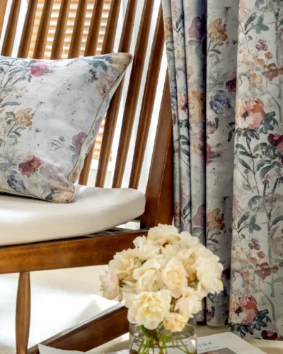 Botanical print curtain – floral detail with soft pastel pattern