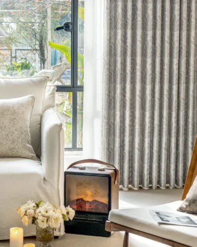 Botanic print curtain with feathered leaf pattern