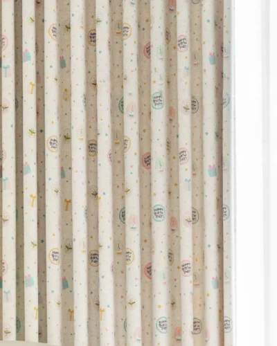 Party print curtain with pastel birthday motifs for kids’ room
