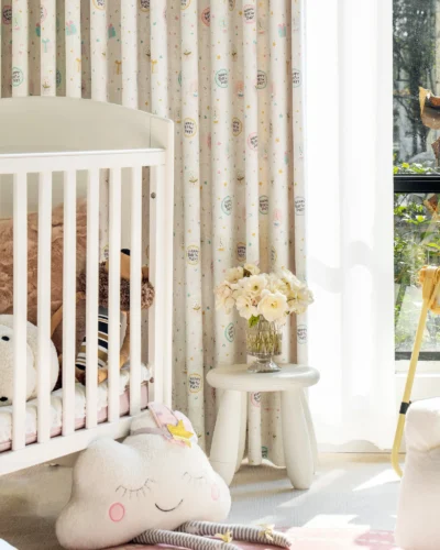 Party print curtain with pastel birthday motifs for kids’ room