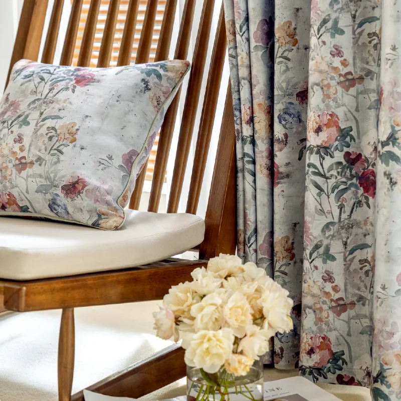 Botanical print curtain – floral detail with soft pastel pattern