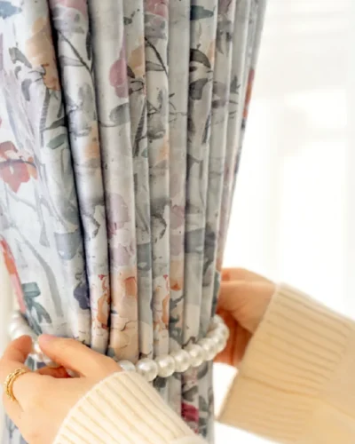 Botanical print curtain – floral detail with soft pastel pattern