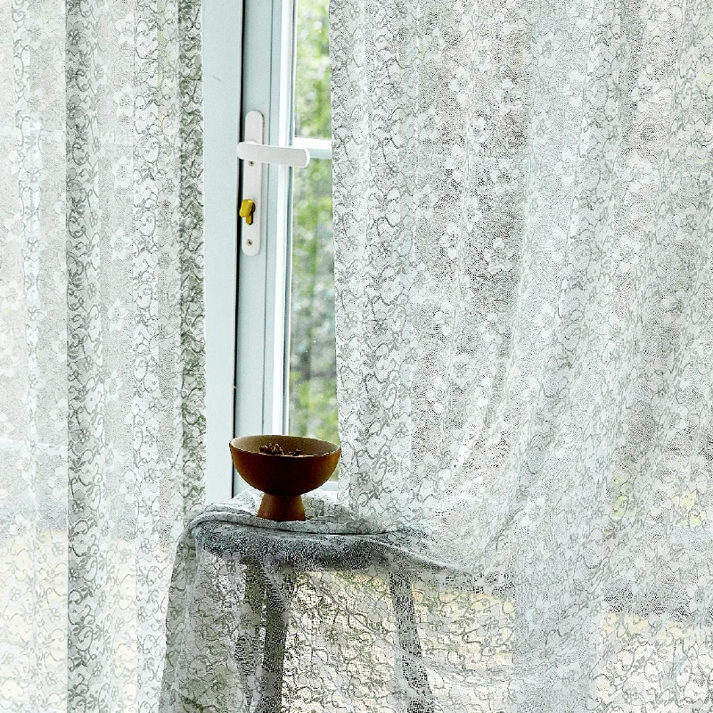Sheer Lace Curtain with Elegant Botanical Pattern – Soft Daylight Filtering
