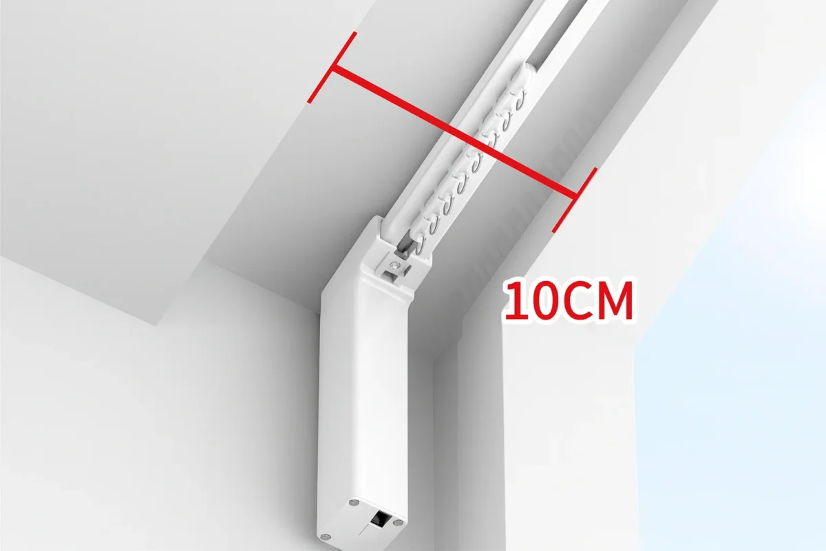 Inside clearance of at least 10 cm required above the single-track motorised curtain.